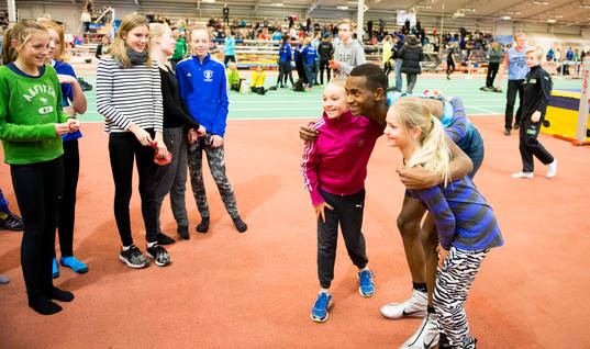 Många ville fotograferas med Mutaz Essa Barshim