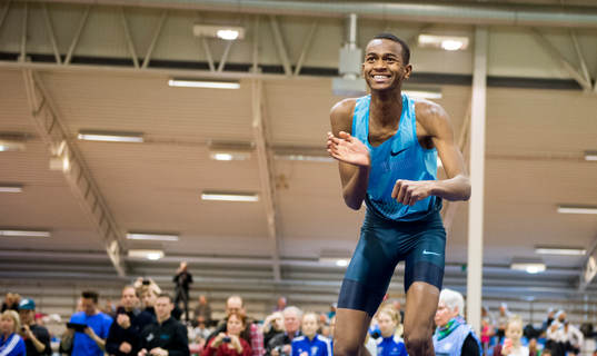 Mutaz Essa Barshim tackar publiken