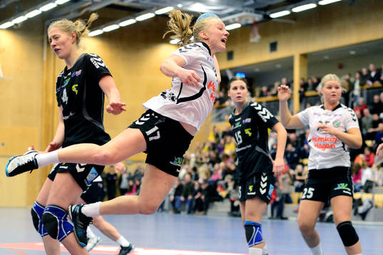 Önnereds Elin Källqvist skjuter