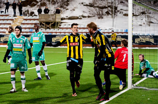 Häckens Alexander Jeremejeff  och Fredrik Björck jublar
