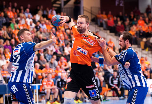 Skövdes Kristian Svensson försöker stoppa Kristianstads