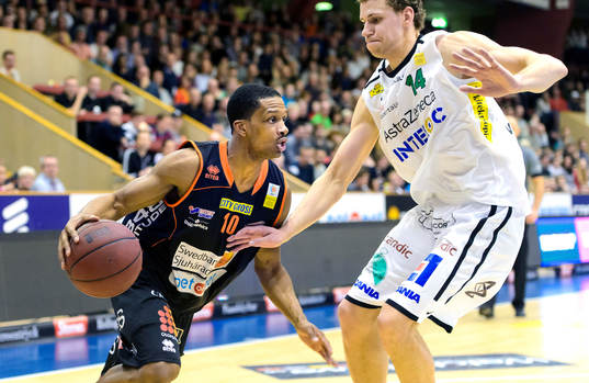 Närkamp mellan Borås James JJ Miller och Södertäljes
