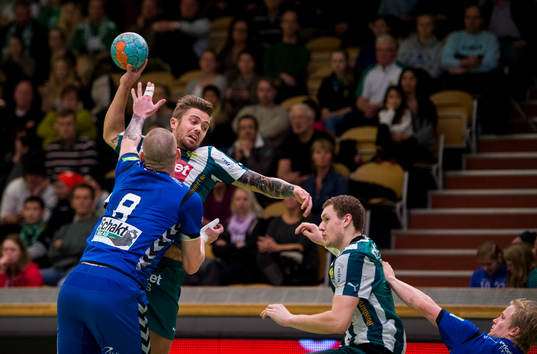 Hammarbys Martin Dolk mot Redbergslids Tobias Johansson
