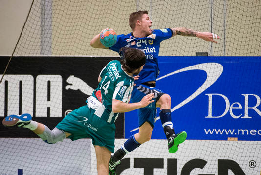 Redbergslids Linus Arnesson kastar in 26-26 lika i