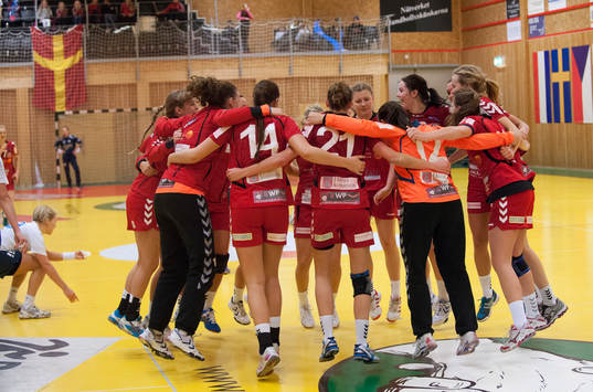 Höör dansar när slutsignalen ljuder i dammatchen i