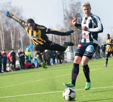 Hässleholms Edem Hetcheli i träningsmatchen i fotboll