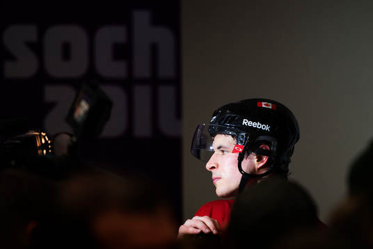 Sidney Crosby blir intervjuad av media