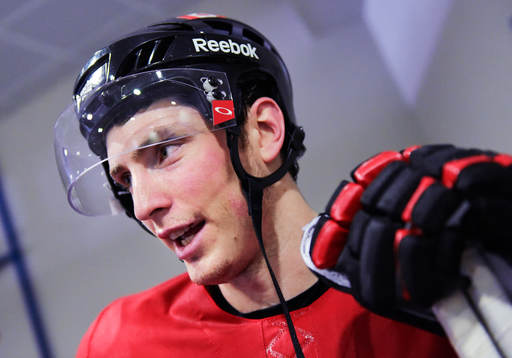 Matt Duchene blir intervjuad av media