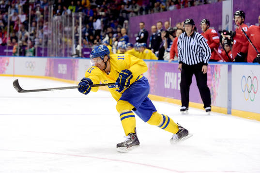 Sveriges Daniel Alfredsson skjuter