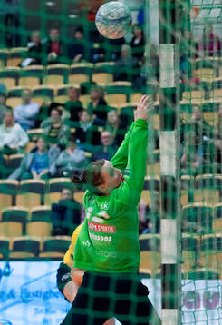 Eslövs Inez Svensson överlistar Lugis Maria Olsson i