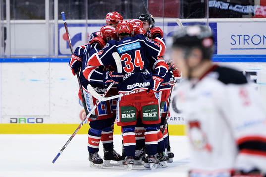 Södertäljes Christopher Bengtsson jublar