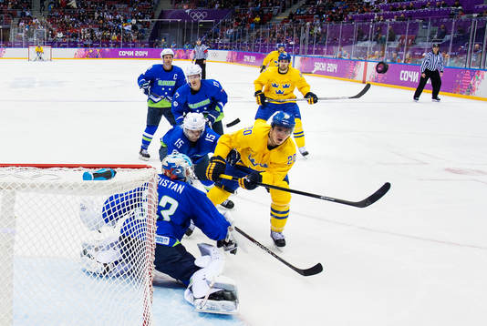 Sveriges Alexander Steen oroar framför Sloveniens målvakt