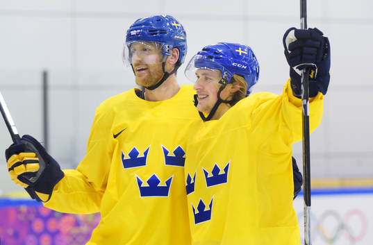 Henrik Tallinder och Carl Hagelin jublar på Sveriges