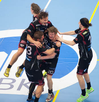 Malmö segerdansar när slutsignalen ljuder i matchen i