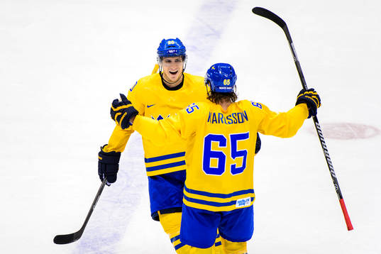 Sveriges Alexander Steen och Erik Karlsson jublar