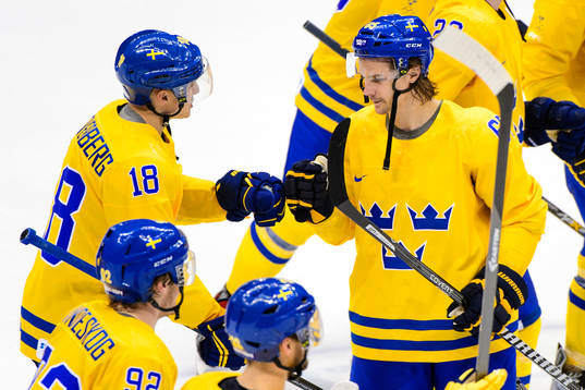 Sveriges Jakob Silfverberg och Erik Karlsson jublar