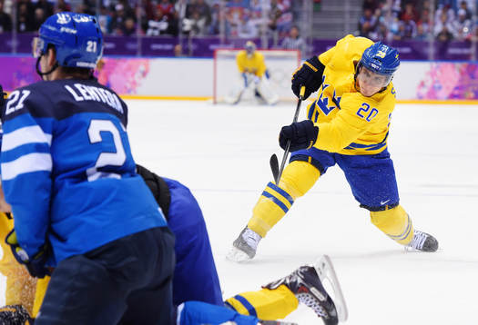 Sveriges Alexander Steen skjuter ett skott