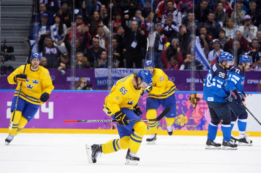 Sveriges Erik Karlsson jublar
