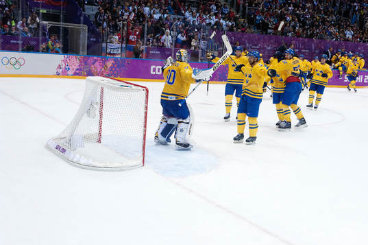 Sveriges målvakt Henrik Lundqvist jublar med sina