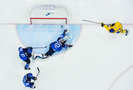 Sveriges Loui Eriksson skjuter in 1-1 bakom Finlands
