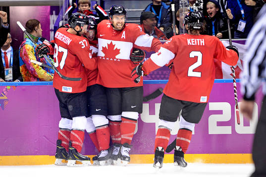 Kanadas Sidney Crosby (mitten) jublar