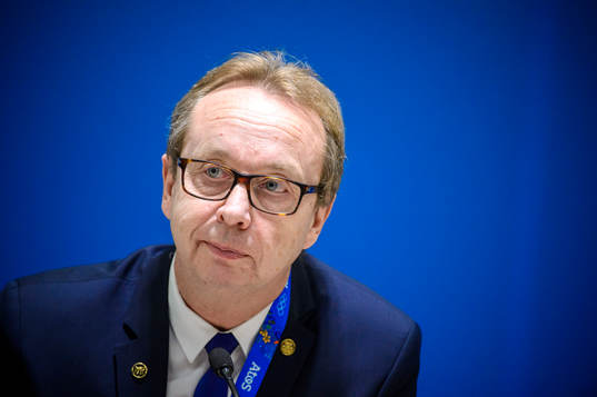 Sveriges förbundskapten Pär Mårts på en presskonferens