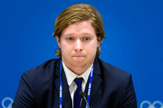Sveriges Nicklas Bäckström på en presskonferens