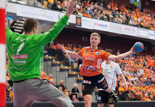 Kristianstads Emil Karlsson i matchen i elitserien i