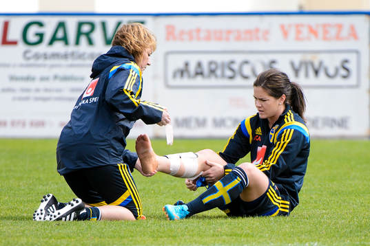 Sveriges Hanna Folkesson lindas om av Annika Näsmark på