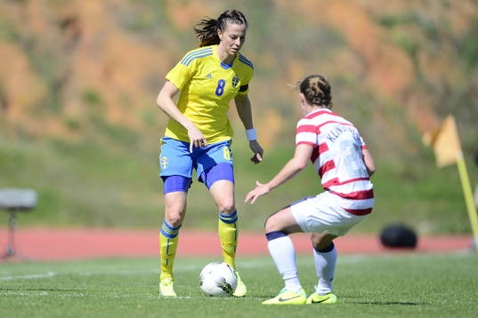 Lotta Schelin, Sverige utmanar Meghan Klingenberg