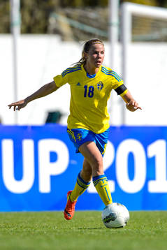 Sveriges Jessica Samuelsson med bollen