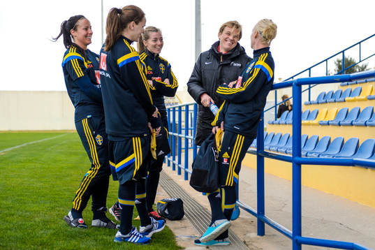 Sveriges Lisa Dahlkvist, målvakt Carola Söberg, Linda