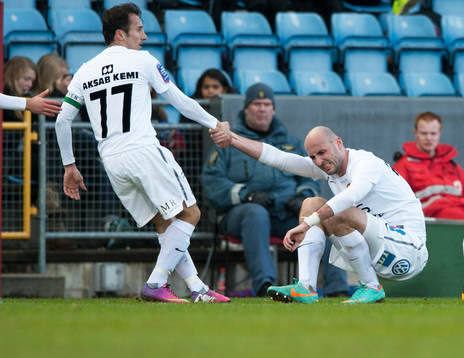 Fair play, Louay Chanko hjälper Dinko Felic i matchen i