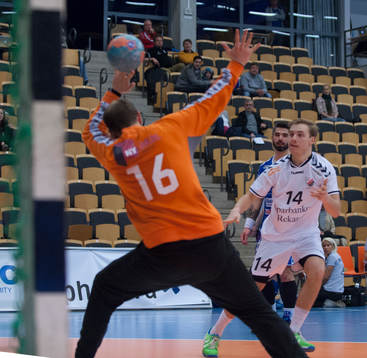 e målet ser nöjda ut i matchen i elitserien i handboll