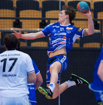 s Hampus Olsson i matchen i elitserien i handboll mellan