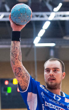 s Kristian Olesen tatuerad hela armen i matchen i