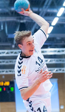 Guifs Daniel Pettersson i matchen i elitserien i handboll