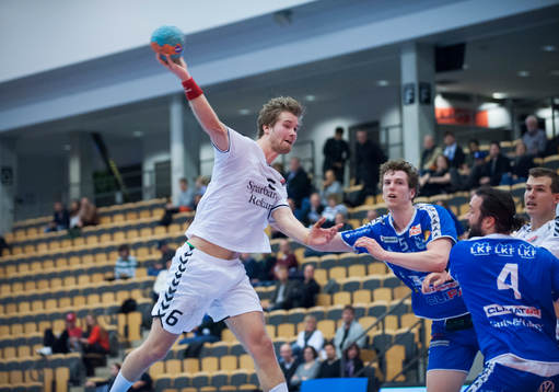 Guifs Viktor Östlund i matchen i elitserien i handboll