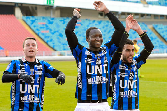 Sirius Moses Ogbu tackar publiken