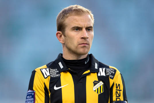 Häckens Kari Arkivuo innan fotbollsmatchen i Allsvenskan