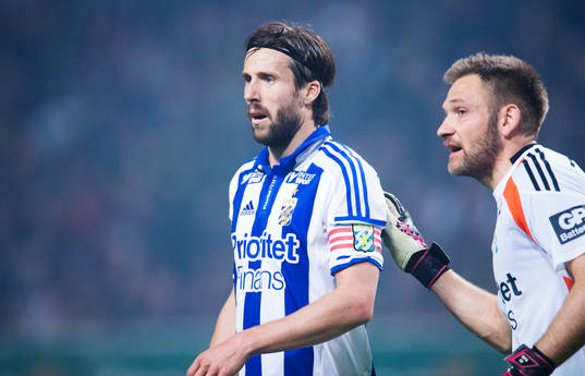 IFK Göteborgs Mattias Bjärsmyr och målvakt John Alvbåge