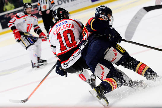 Örebros Jonas Karlsson  och Djurgårdens Henrik Nyberg