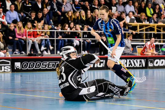 Pixbos Sara Hjorting räddar en straff som läggs av
