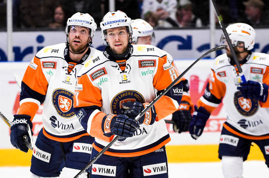 Växjös Robert Rosén jublar