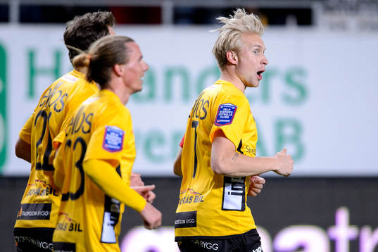 Elfsborgs Johan Larsson jublar