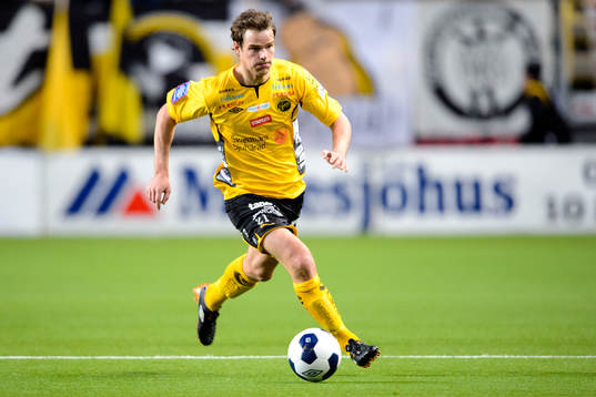 Elfsborgs Henning Hauger med bollen
