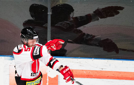 Örebros Johan Wiklander jublar