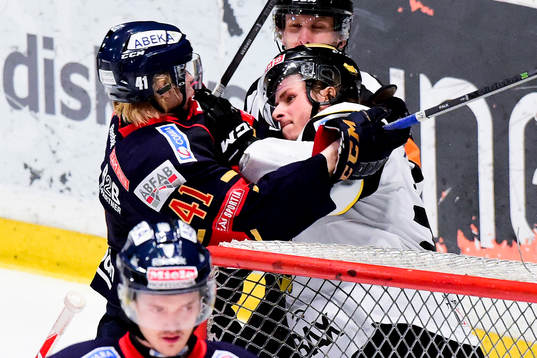 Djurgårdens Alexander Falk och V?ster?s Marcus Jonsson