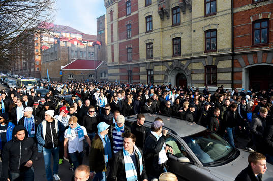 Malmö FFs supportrar går mot Ullevi