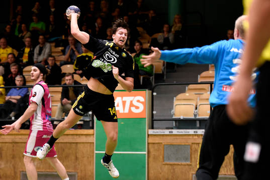 Sävehofs Mattias Thynell kommer fri mot HK Malmös